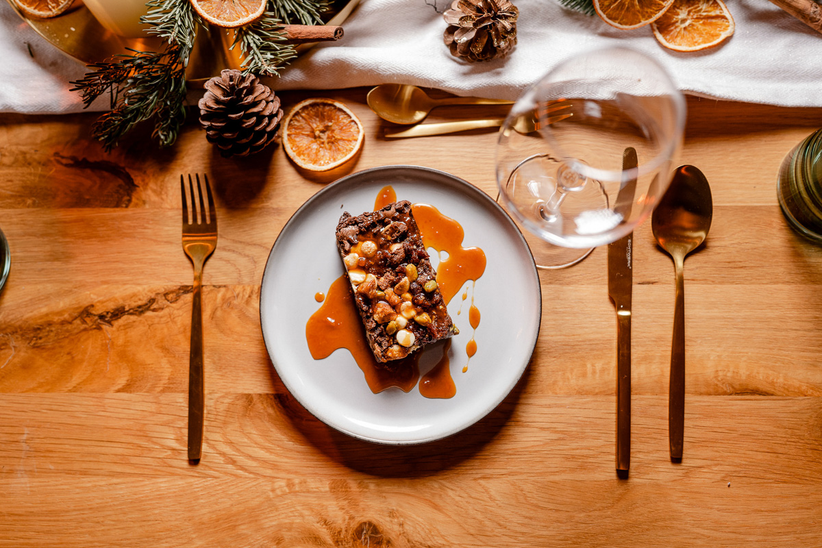 Weihnachtlicher Schokoladenbrownie mit Orangen Toffee (vegan)